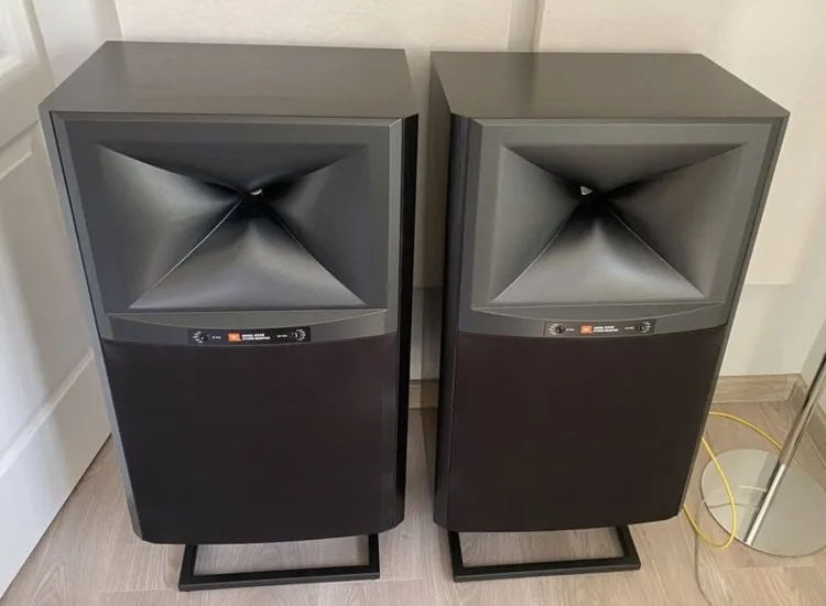 JBL 4349 - 2-Way Studio Monitor Loudspeaker + JS-120 stands ansehen
