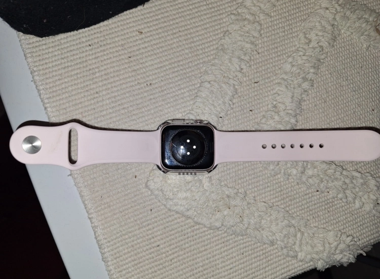 Apple Smartwatch »Watch Series 9 GPS Aluminium 45mm S/M«, (Watch OS 10 Sport Band) ansehen