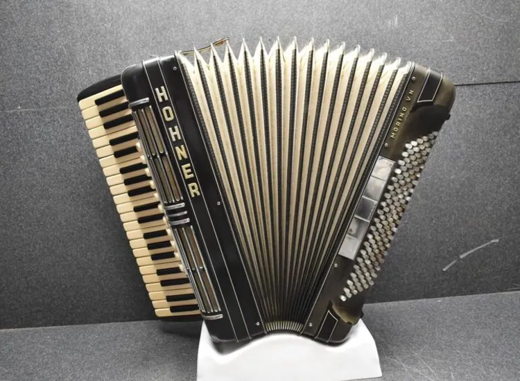 Hohner Morino Cassotto 5 Chörig 120 Bässe ansehen