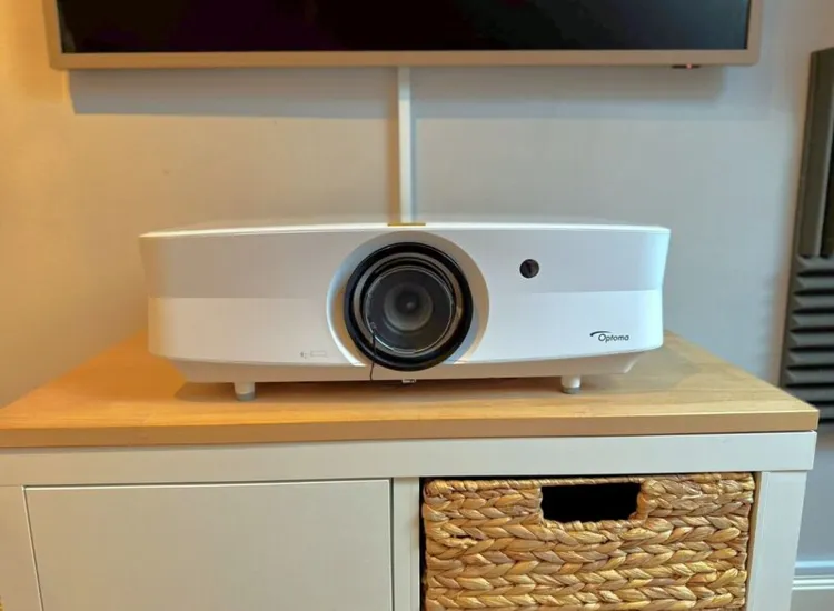 Optoma UHZ4000  Laser Beamer ansehen