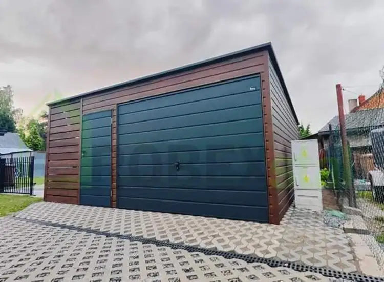GARAGE MIT HOLZSCHUPPEN ansehen