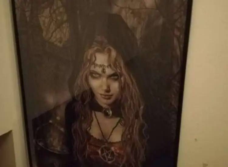 Victoria Frances - Beautiful Witch - 60x90 ansehen